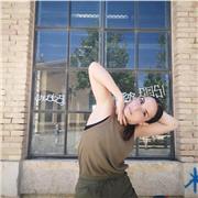 Profesora de danza contemporánea para adultos iniciación